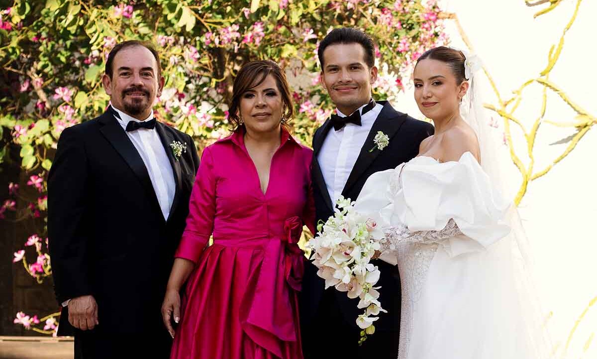 Papás del novio. Juan Carlos García, Linda Ortiz, Juan Carlos García y Monse Rebollar