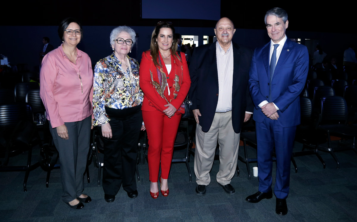 Carmen Pámanes, Cristina Rodríguez, Karla Maussini, Reyes Tamez y Guillermo Torre Amione / Foto: Omar Valdez