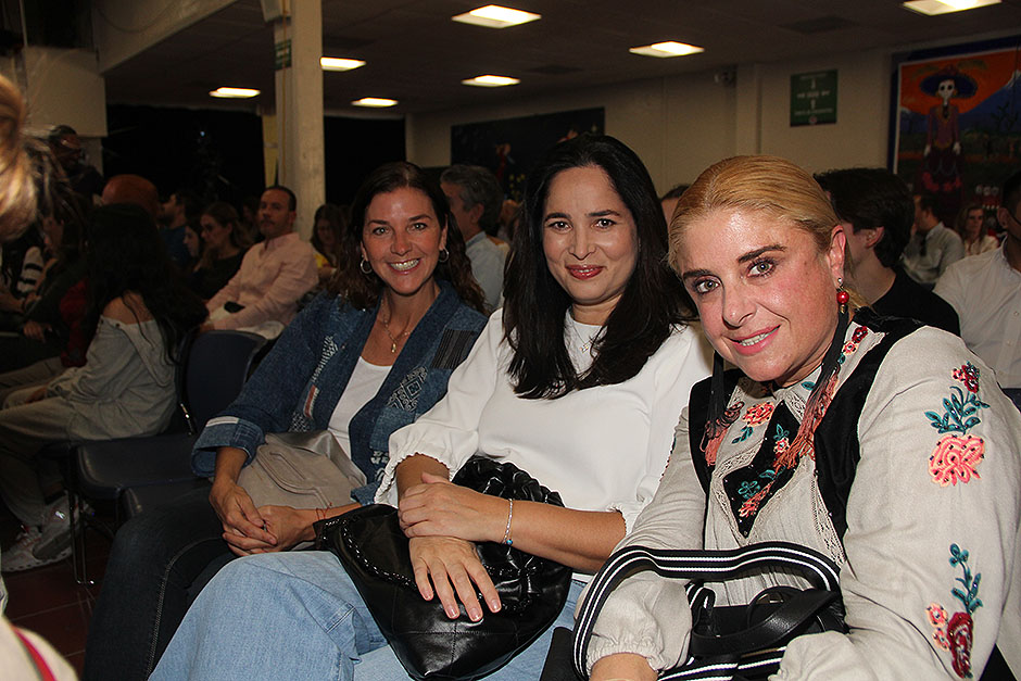 Corintia  Marrón, Lizette López y Regina Campos.