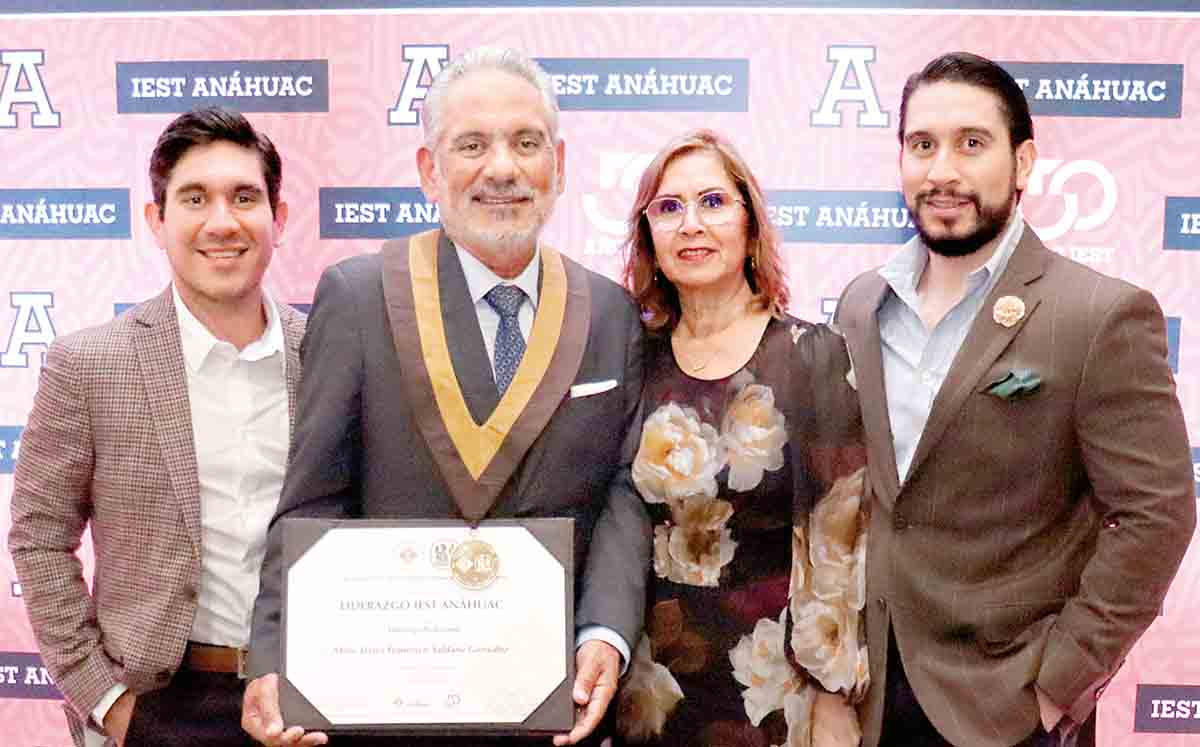 JOSÉ MANUEL SALDAÑA, JAVIER FRANCISCO SALDAÑA, GRACIELA PLAZA Y JAVIER SALDAÑA