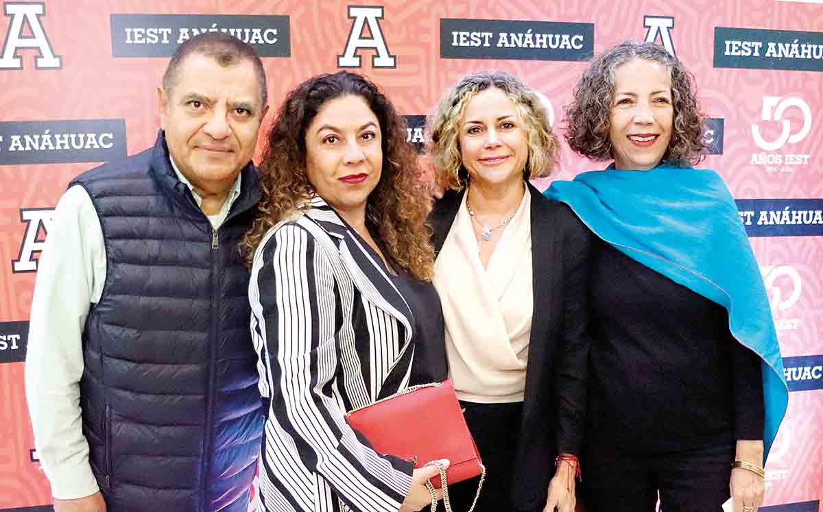 BENJAMÍN SOTELO, CLAUDIA CUEVAS, IRENE VALDÉS Y MARU SUÁREZ