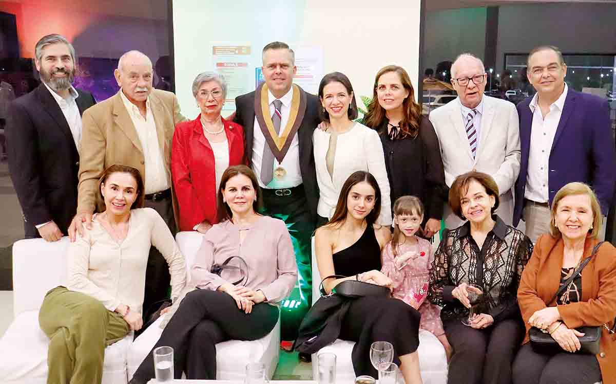 RAFAEL SALAZAR, FERNANDO DE GORORDO, ELVIRA PARRA, RICARDO DE GORORDO, AURORA RÍOS, MARTHA DE GORORDO, HÉCTOR CANTÚ, RAÚL DE GORORDO, VALENTINA GARCÍA