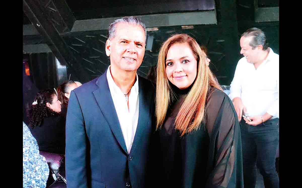 GUILLERMO MENÉNDEZ Y MARIEL MARTÍNEZ