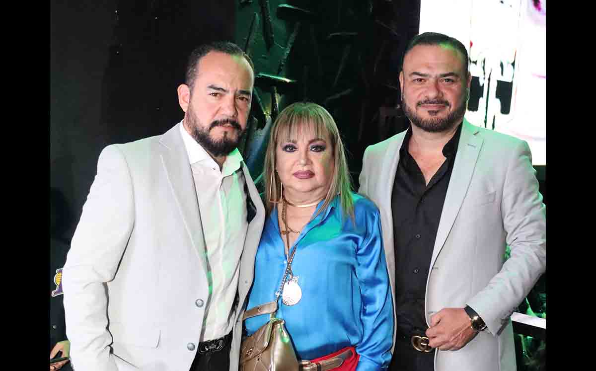 EDUARDO GONZALÍ, ARACELI GONZALÍ, VÍCTOR GONZALÍ