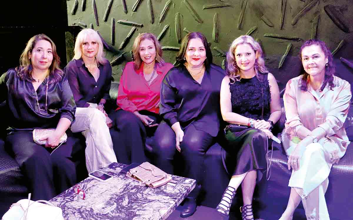 LAURA AJURIA, NEREYDA SOLÍS, TERRY PELÁEZ, NOELIA GARZA, MARIANA VÁZQUEZ Y CLARA GARCÉS