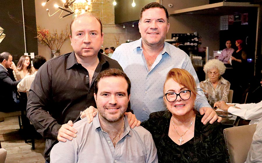 TINO TERÁN, VÍCTOR GUERRA, VICKY TERAN Y JORGE GUERRA