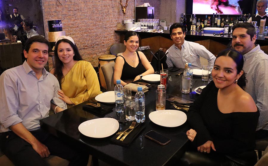 GERARDO LEGORRETA, SUSANA TERÁN, ANA KAREN AGUILAR, ERNESTO GARCÍA PIÑA (ES UN SOLO APELLIDO), TANIA MEDINA, CRISTHIAN FERNÁNDEZ