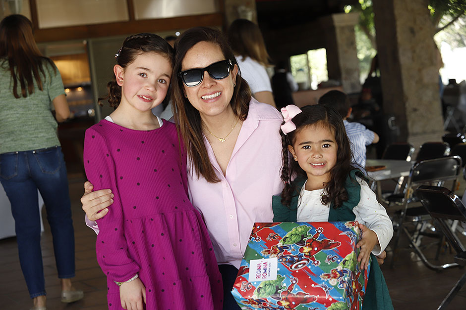 Regina Elizundia, Mariana Soto y Romina Elizundia