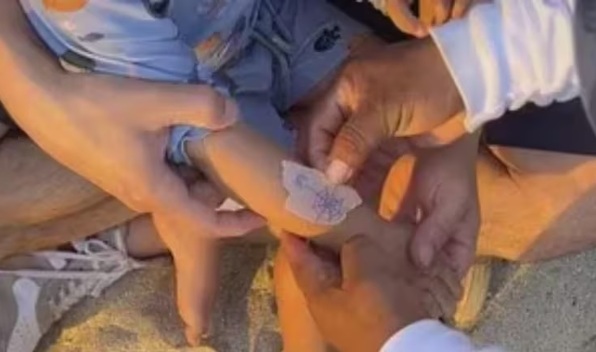 Yuya y el controversial tatuaje que le hizo a su hijo (Foto: Instagram)