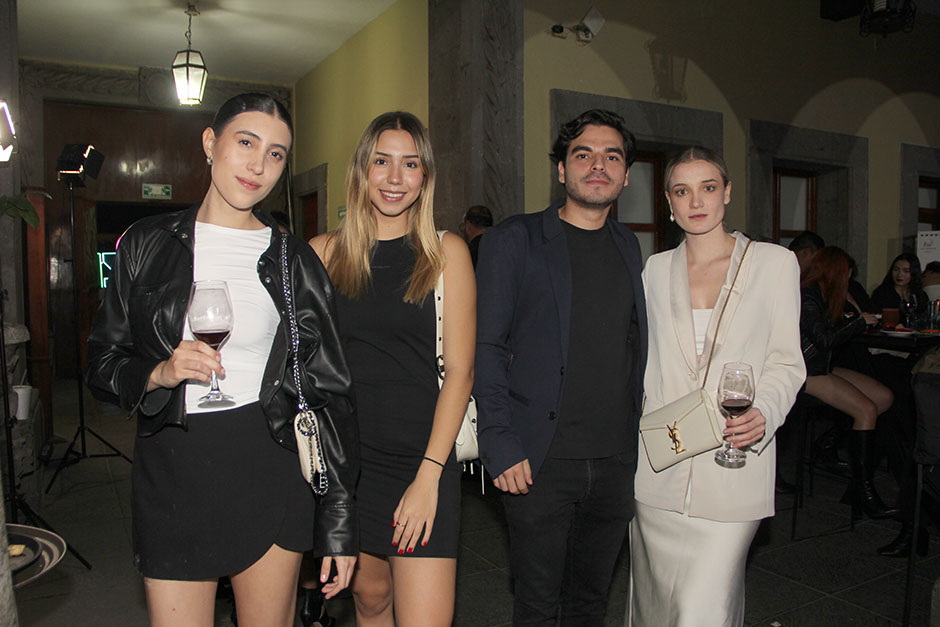 Vera Ortiz, Marilú Fajer, Ruy Sierra y Ángela Valdés.