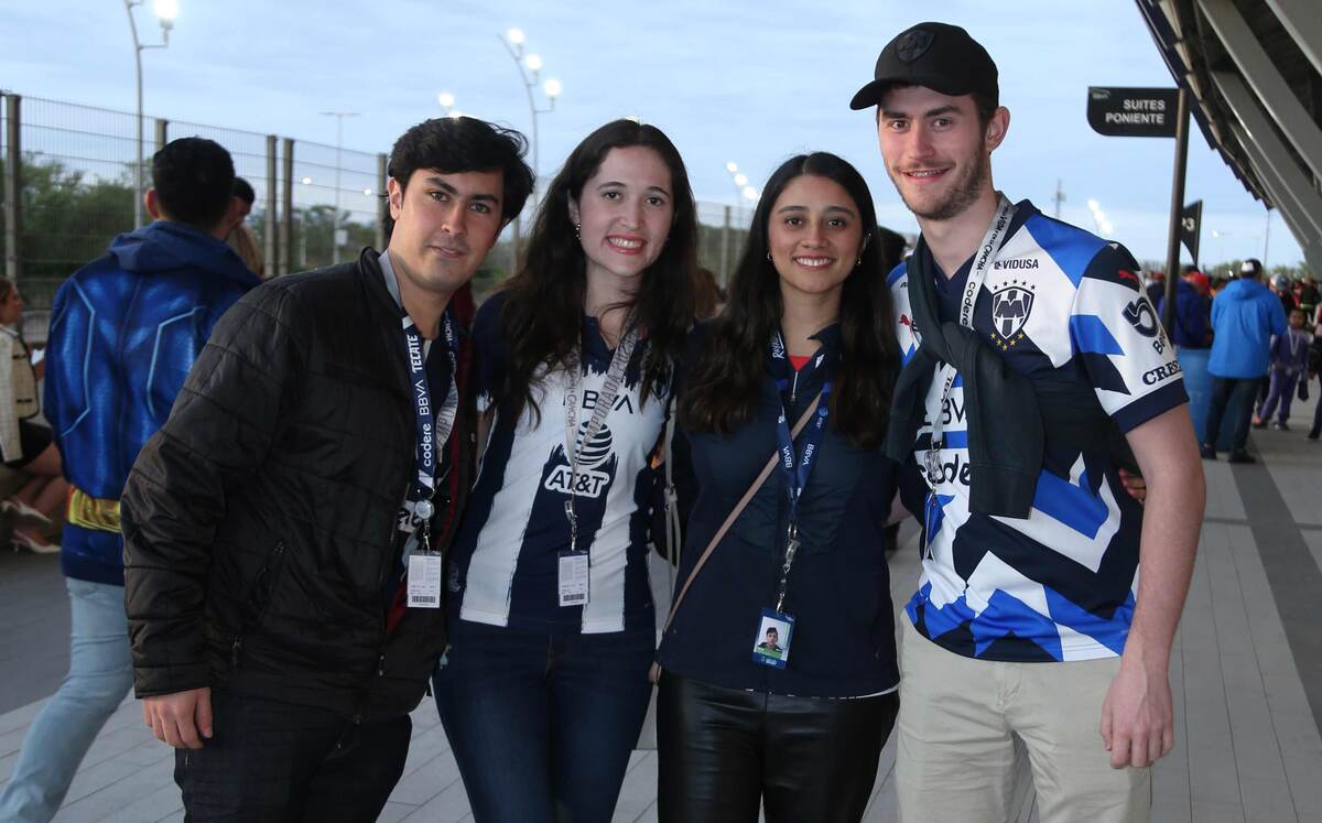 José Mora, Cecilia Castellanos, Victoria Llamas y Víctor Versteeg