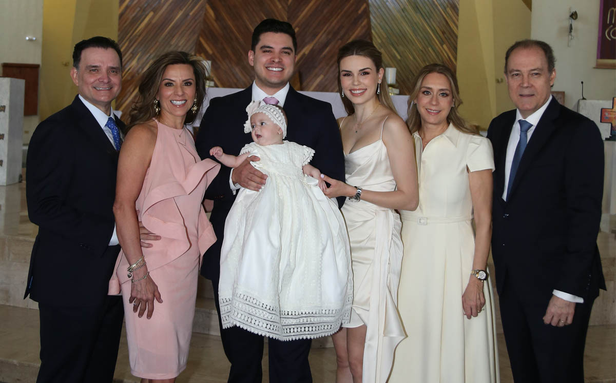 MARIO GÁMEZ, LORENA DE GÁMEZ, PAOLA RUIZ, EMILIA GÁMEZ, MARIO GÁMEZ, ROSA LAURA ADAME DE RUIZ Y ÓSCAR RUIZ