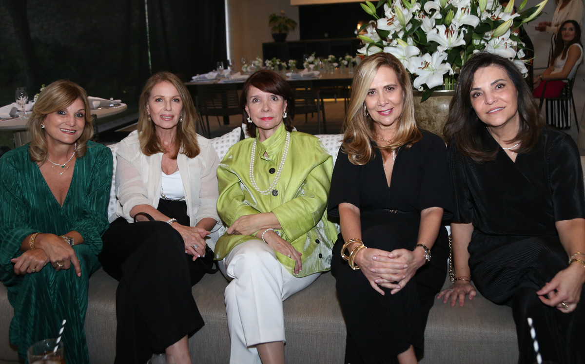 Patricia Ortiz, Martha Rodríguez, Carmen Bortoni de De la Garza, Claudia Andrade de Gutiérrez y Elsa Martha de Kalifa / Foto: Roberto Alvarado