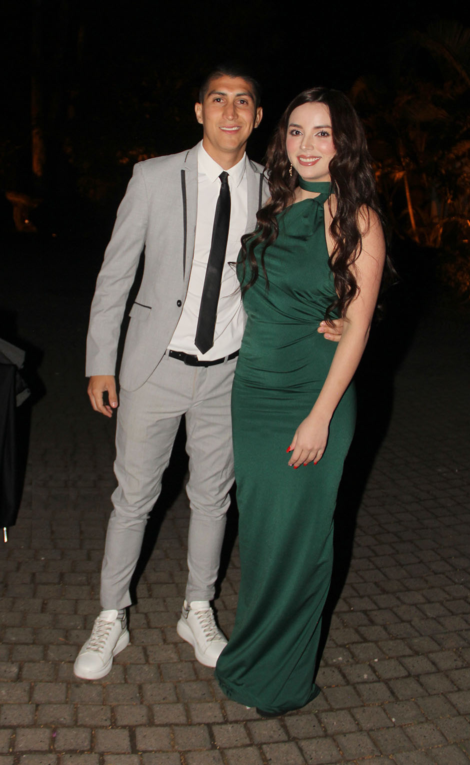 Sergio Saldívar y Teresa Ron.