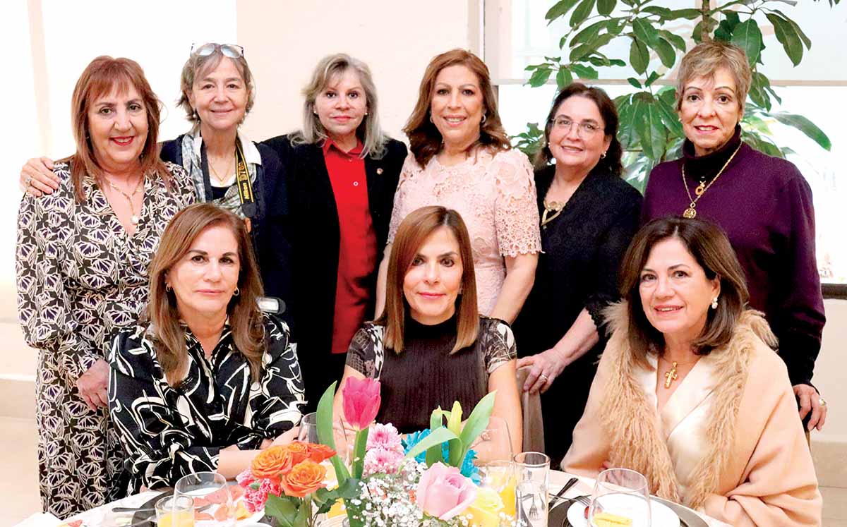 MARÍA CASTRO, PILDORÍN ASTABURUAGA, REBECA HEREDIA, PININA ALTAMIRANO, TERESA NIETO, MÓNICA SÁNCHEZ, LOLY ROMO, MARU ZUBIETA E ISABEL GÓMEZ