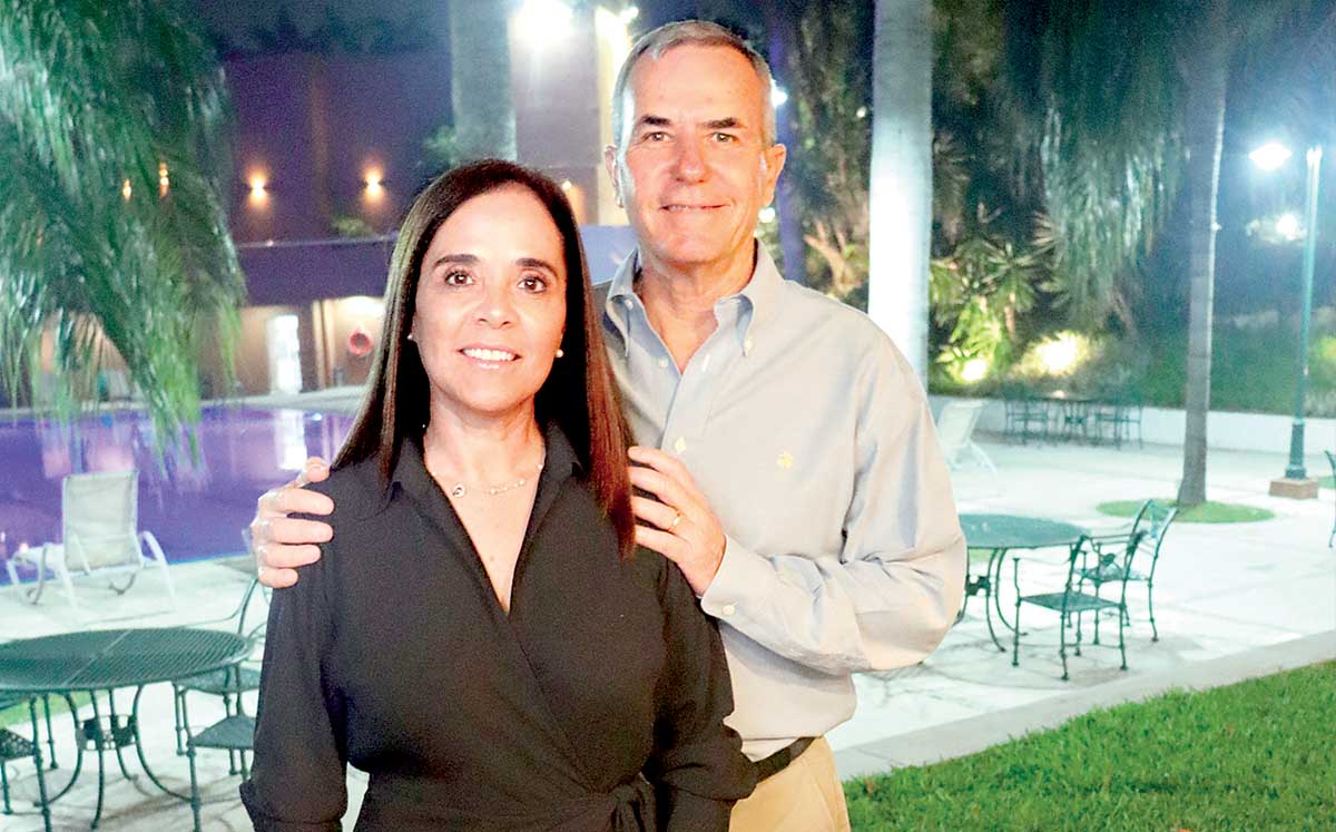 ROCÍO DE PIER Y ÓSCAR PIER degustaron de un menú que consistía en una entrada de tabla de quesos, frijoles charros y carne asada