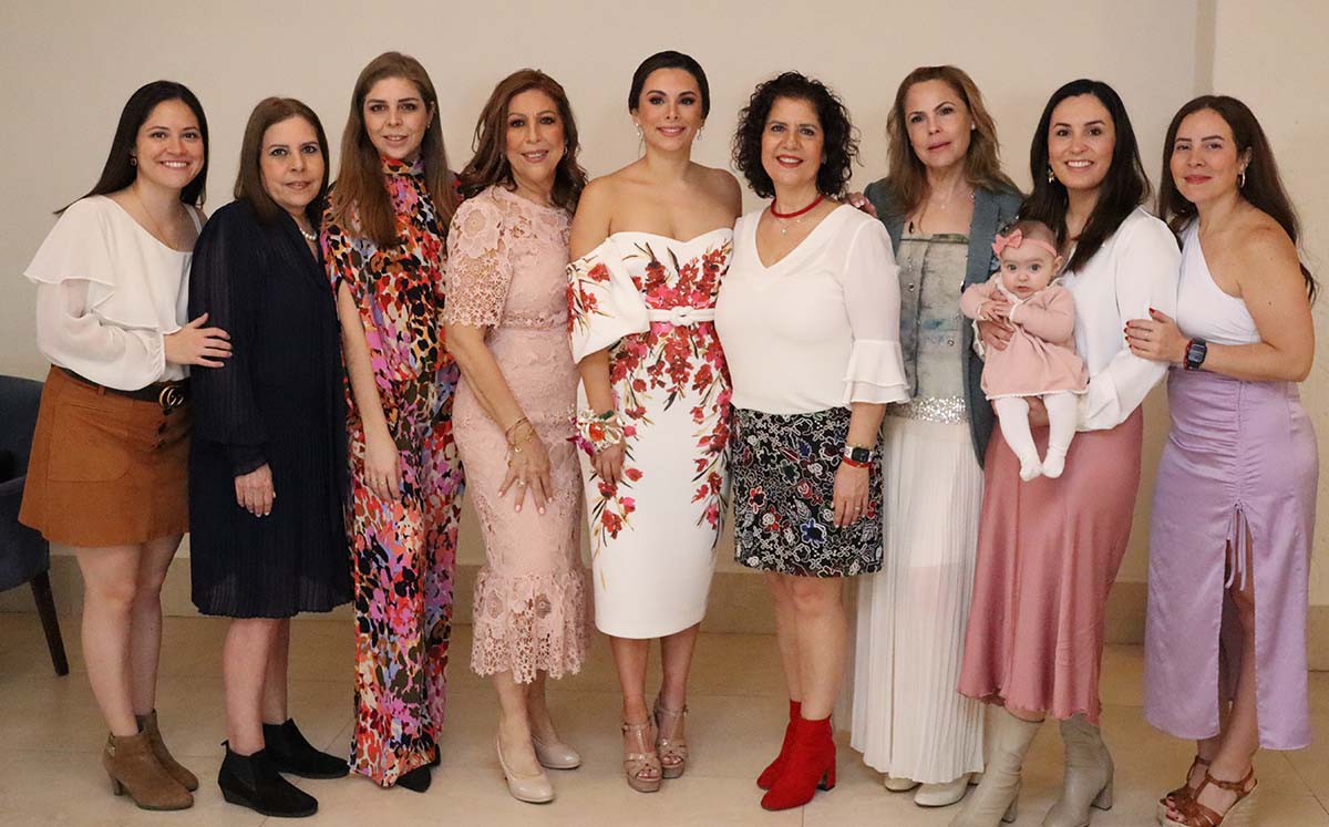 MARIANA BRITO, GABRIELA ALTAMIRANO, ADRIANA DE GORORDO, PININA ALTAMIRANO DE GORORDO, ELSA, MARIANA ALTAMIRANO, CECILIA PAREDES DE ALTAMIRANO, ROSY