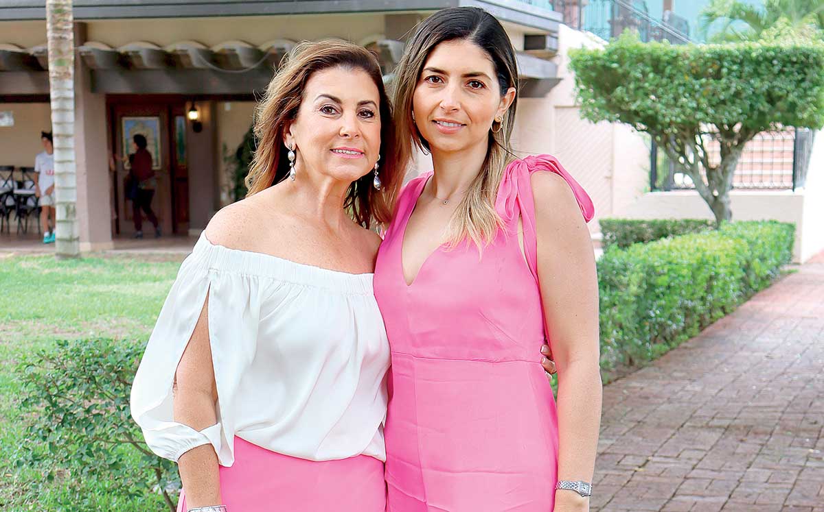SILVIA CORRIPIO DE GARCÍA y ANA SILVIA GARCÍA degustaron de unos deliciosos chilaquiles y como postre un pastel de vainilla