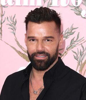 Los mellizos de Ricky Martin OPACAN al actor en su propia premiere (Foto. Getty)