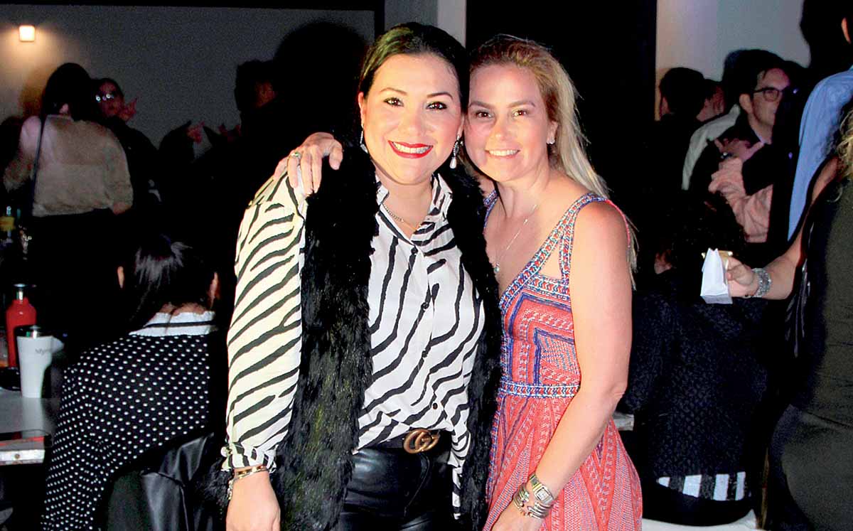 LUCERO ARAGÓN Y ASHANTY VALDEZ disfrutaron de la música de Winter Band y de un DJ que hizo sonar los mejores éxitos de las diferentes décadas