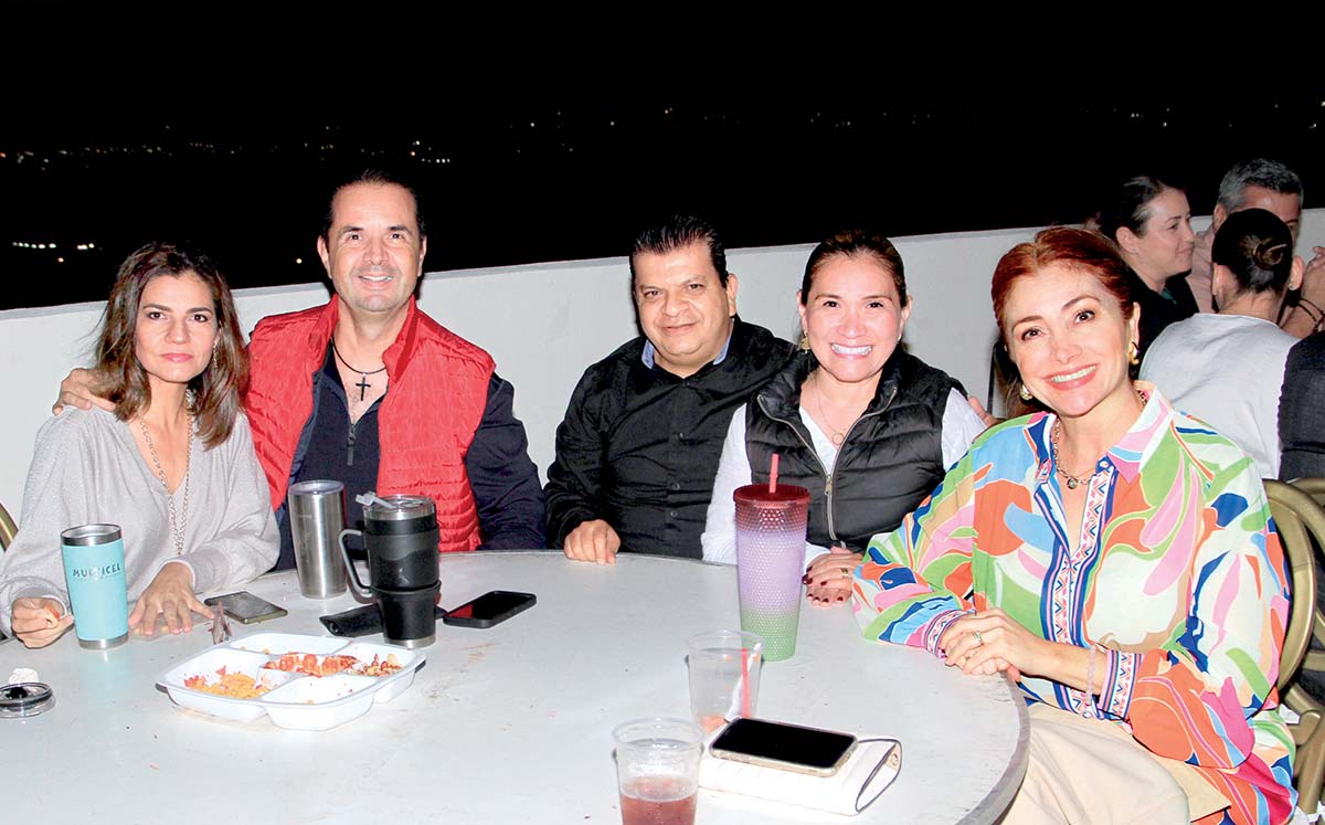ANGELY LARA, SALVADOR SALAZAR, GUILLERMO MANZUR, ZOILA DE MANZUR Y SANDRA RUIZ llegaron con sus mejores outfits