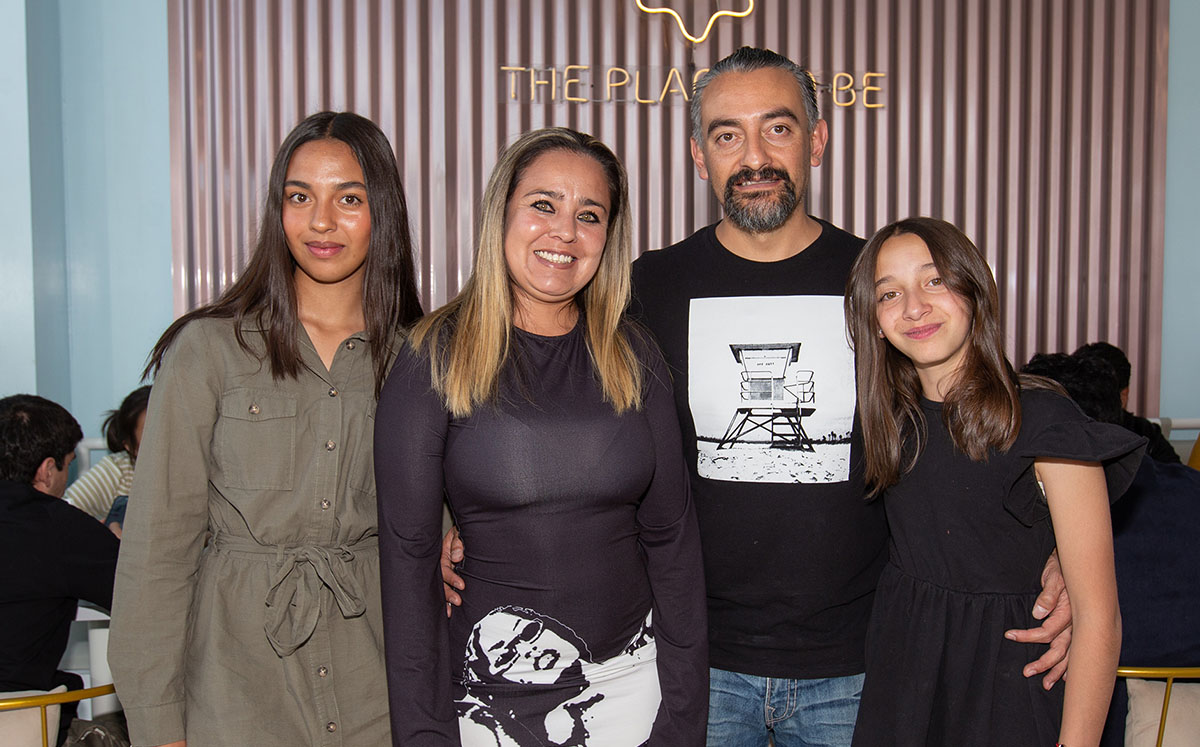 Carolina Salgado, Nicole Miranda, Ivón Salgado y Camila Salgado