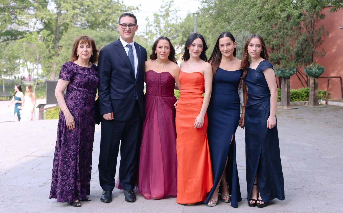 María del Carmen Vargas, Hernán Montemayor Lobo, Sofía García, Camila Montemayor, Ana Sofía Montemayor y Fernanda Montemayor