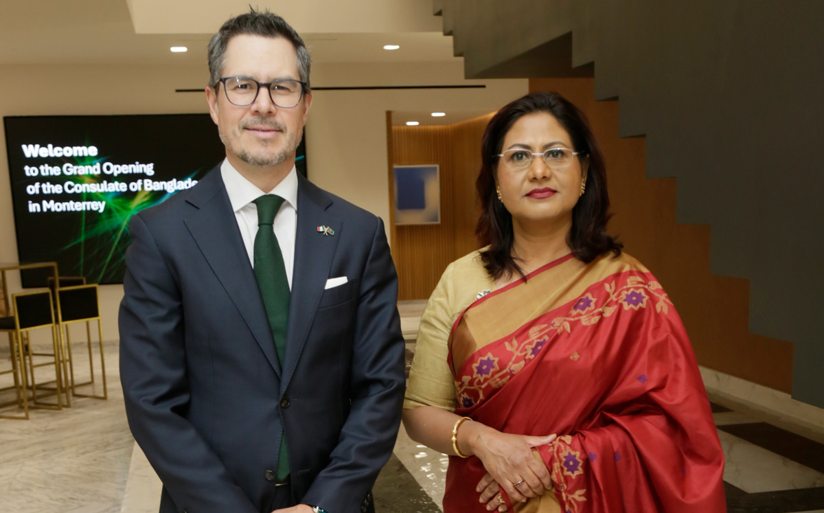 Miguel Ángel Gómez y Abida Islam, cónsul y embajadora de Bangladesh / Foto: Omar Valdez