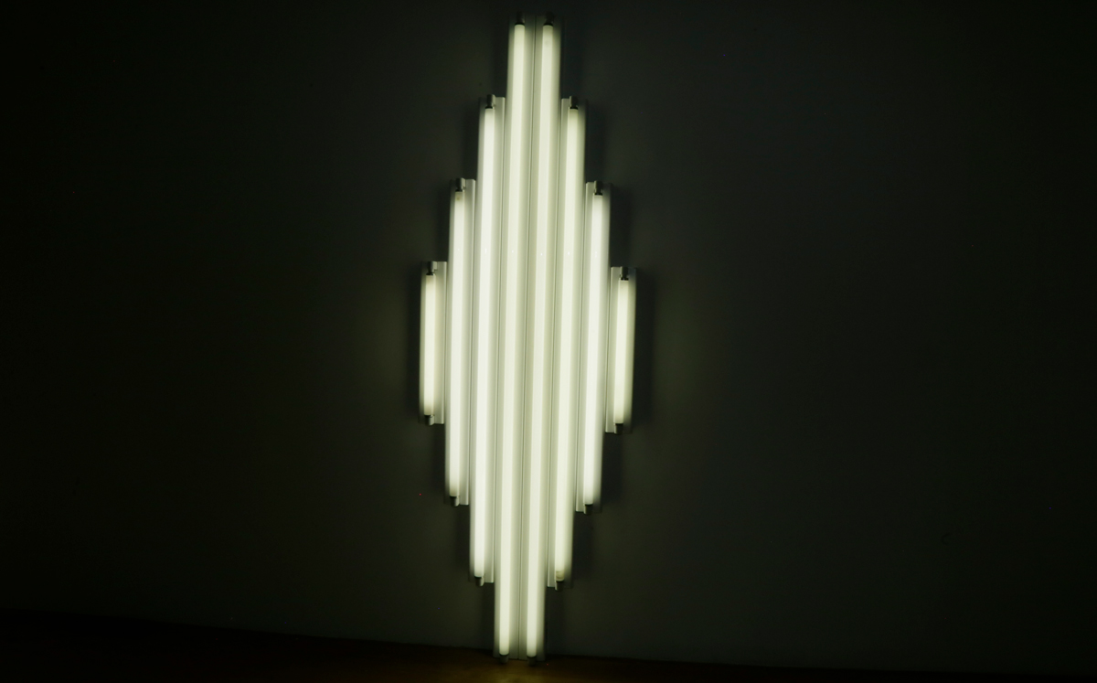 Obra de Dan Flavin / Foto: Omar Valdez