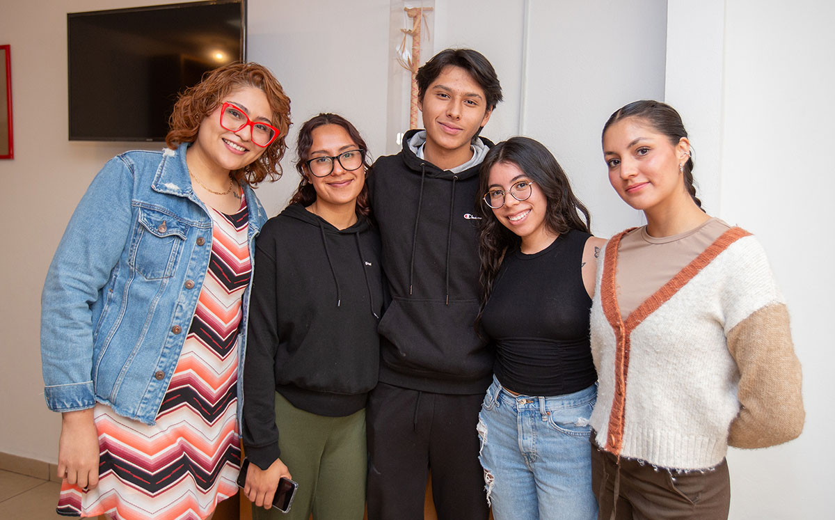Vania Jaimes, Aris Morales, Diego Vallejo, Isa Rodríguez y Mariana Olivares