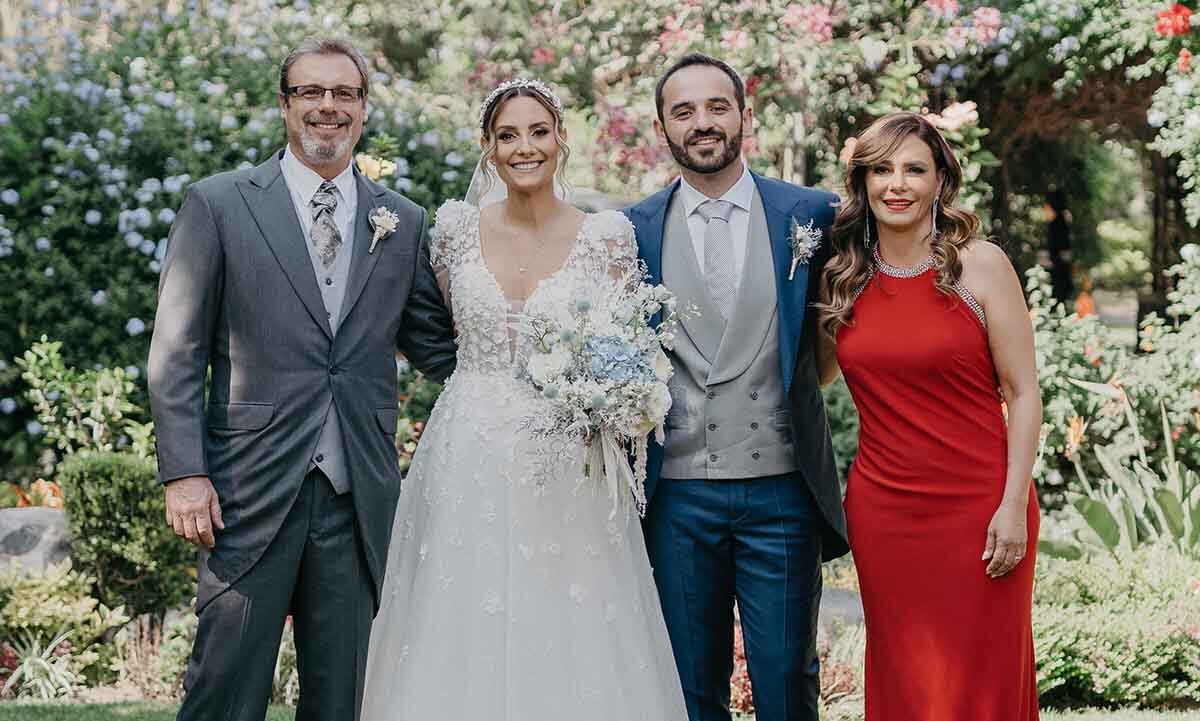 Papás de la novia. Eduardo Fernández, Nicole Fernández, Arturo Henaine y Graciela Faure