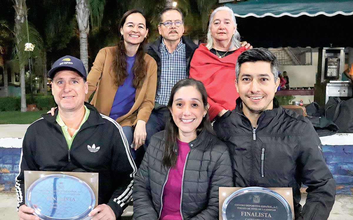 ANA CAROLINA GARIBALDI, FELIPE GARIBALDI, SANDRA VILLASEÑOR, SERGIO MARTINEZ, AYERIM ROCHA Y  JUAN FELIPE GARIBALDI nos regalaron sus mejores sonrisas