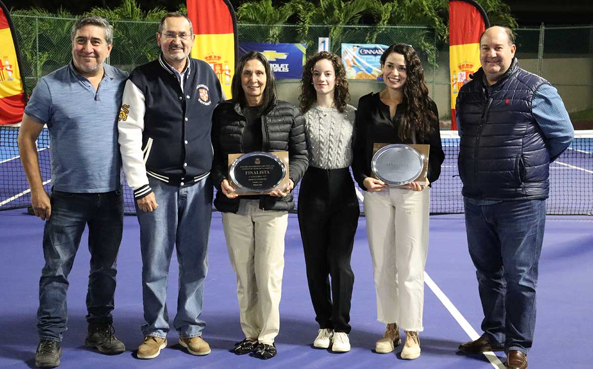 EDUARDO VALLES, EDUARDO GONZÁLEZ, ANA MARY MARTÍNEZ Y FERNANDO MARTÍNEZ llegaron puntuales a la premiación del Torneo de la Amistad