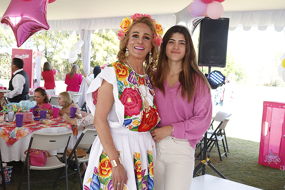 01 Esther Parra y Stefi Mendoza