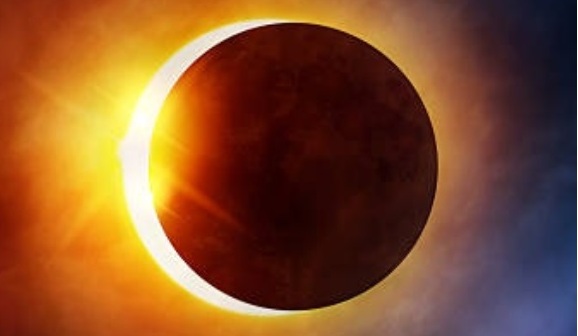 Cómo tomarle fotos de forma segura el eclipse solar con tu celular (Foto: Getty)