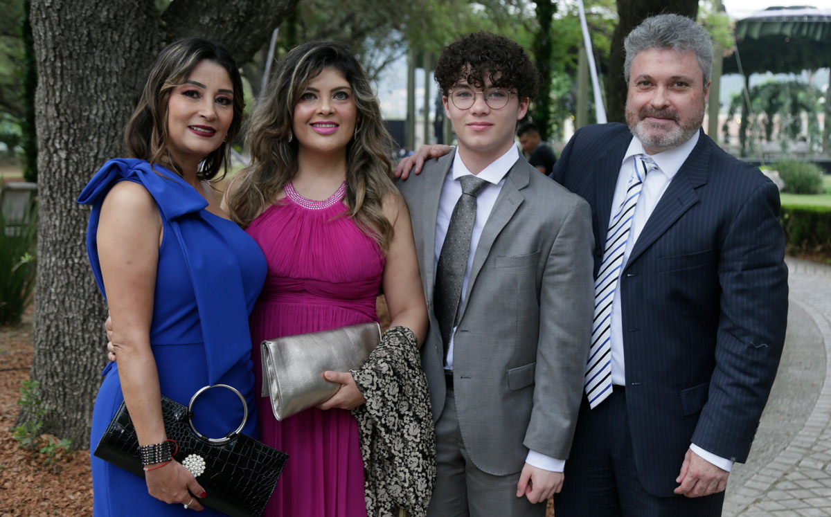 Aurora Treviño, Martha Treviño, Carlos Marcelo González y Carlos González / Foto: Omar Valdez