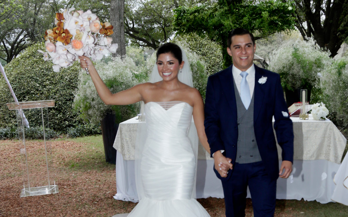 Mafer Treviño y Diego Rhon al finalizar la ceremonia / Foto: Omar Valdez