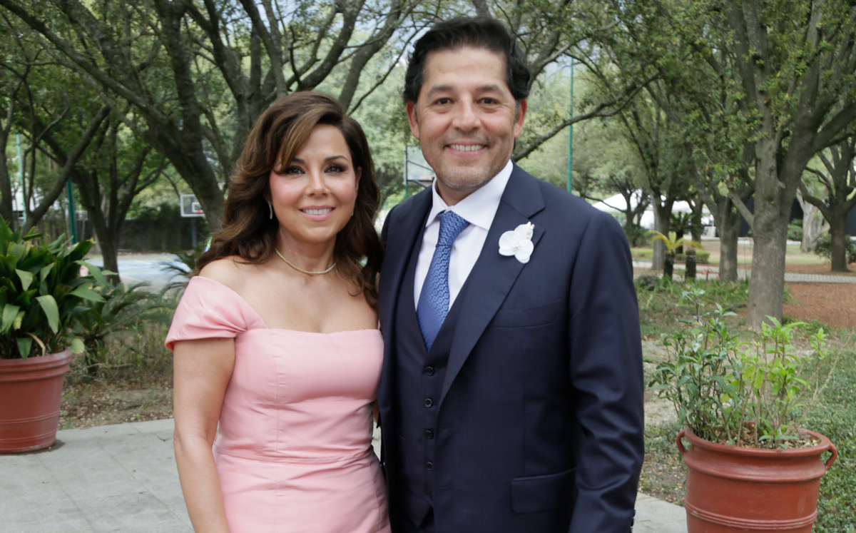 Papás de la novia. Chachis Guerra de Treviño y Julio Treviño / Foto: Omar Valdez