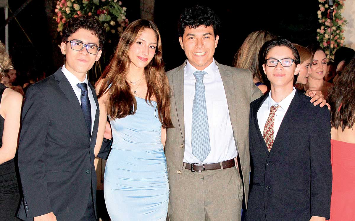 SANTIAGO RODRÍGUEZ, VALERIA RUIZ, CARLO RODRÍGUEZ Y GUSTAVO AZUARA se veían geniales bajo nuestra lente en la coronación de Regina Saldívar