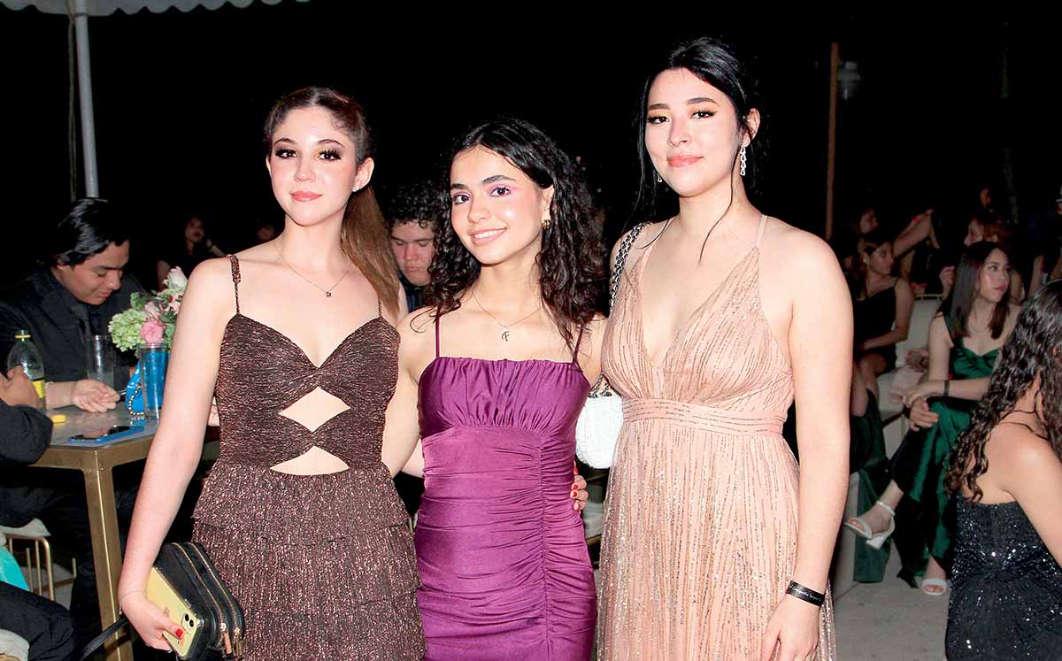 SARA GODARD, FERNANDA CONTRERAS Y MARIEL MEDINA llegaron puntuales a la coronación de Regina Saldívar