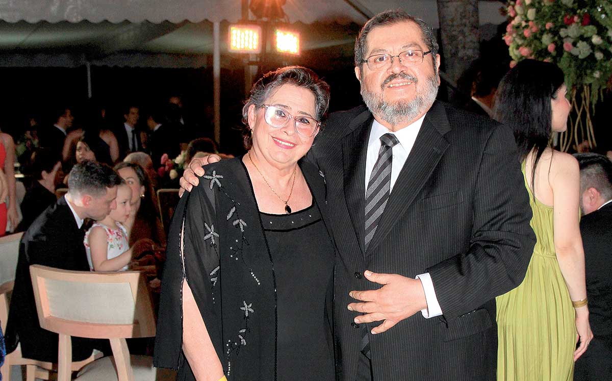 NORA DE SALDÍVAR Y ANTENÓGENES SALDÍVAR nos regalaron sus mejores sonrisas en la coronación