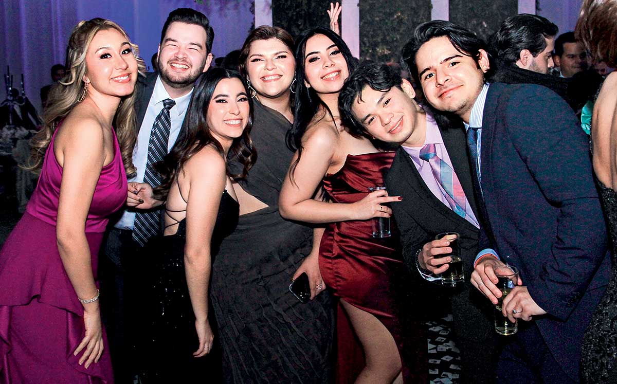 DANIELA CARBONELL, MANUEL ANDRES GARCÍA, LAURA SALAS, ANA LILIANA TORRES, ANDREA MARTÍNEZ, ALEJANDRO ZAMARRIPA Y ÁNGEL AYMERISH FELICES EN LA BODA