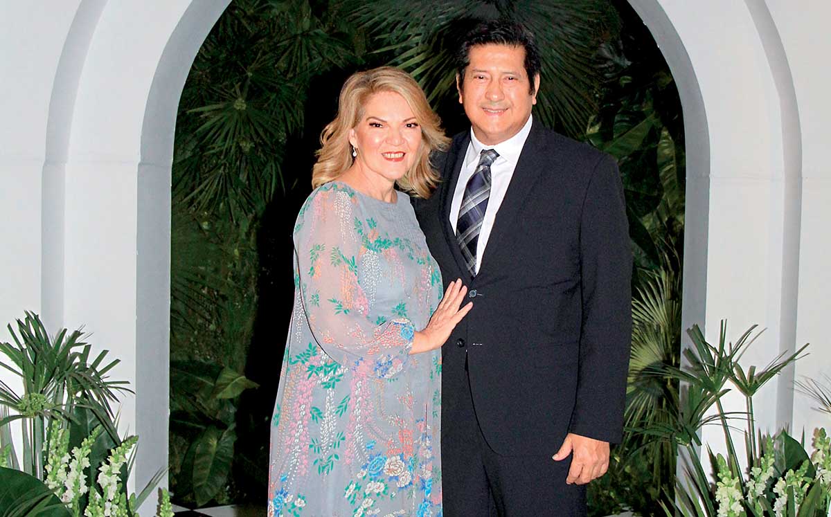 ELVIRA DEL CAMPO Y JORGE TACEA disfrutaron de cabinas fotográficas vintage,