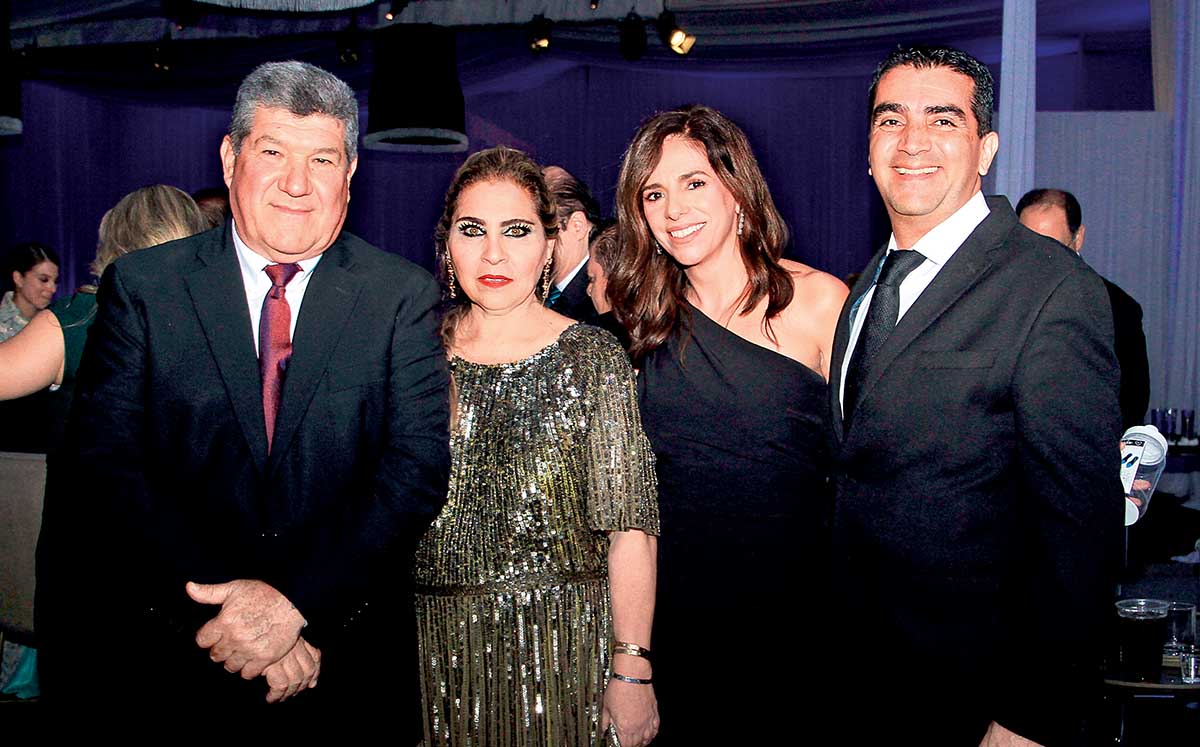 Asistentes de la noche llegaron puntuales a Centro de Convenciones Expo Tampico
