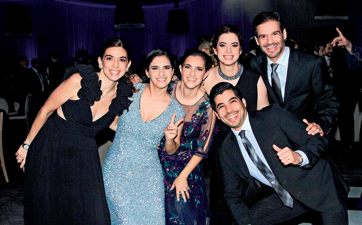 LORIS JOBI, JESSICA HAGE, JAQUELINE HAGE, AMIRA ALANIS, PEDRO JACOBO Y AUGUSTO LUNA disfrutaron de las mezclas del DJ KIU