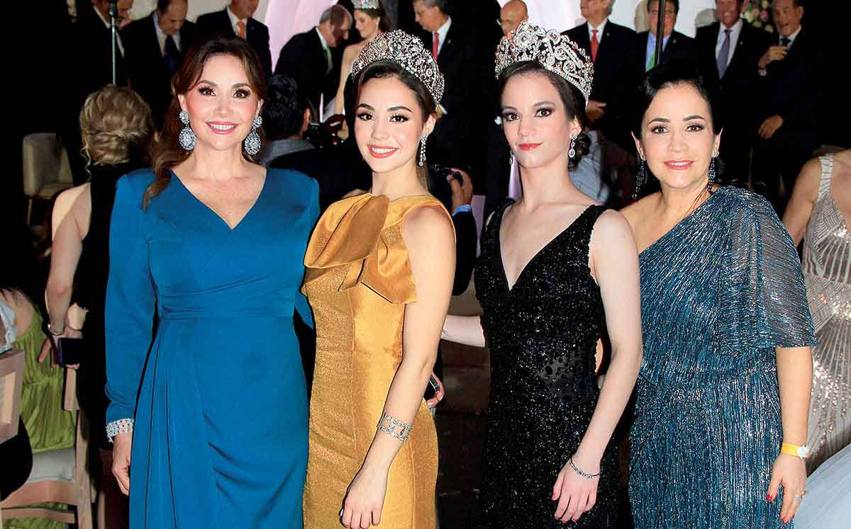 REBECA SALAZAR, NATALIA FERNÁNDEZ, ANA MARY MARTÍNEZ Y ANA MARY ROMO disfrutaron del Ulises Varela puso a todos a bailar con los mejores éxitos