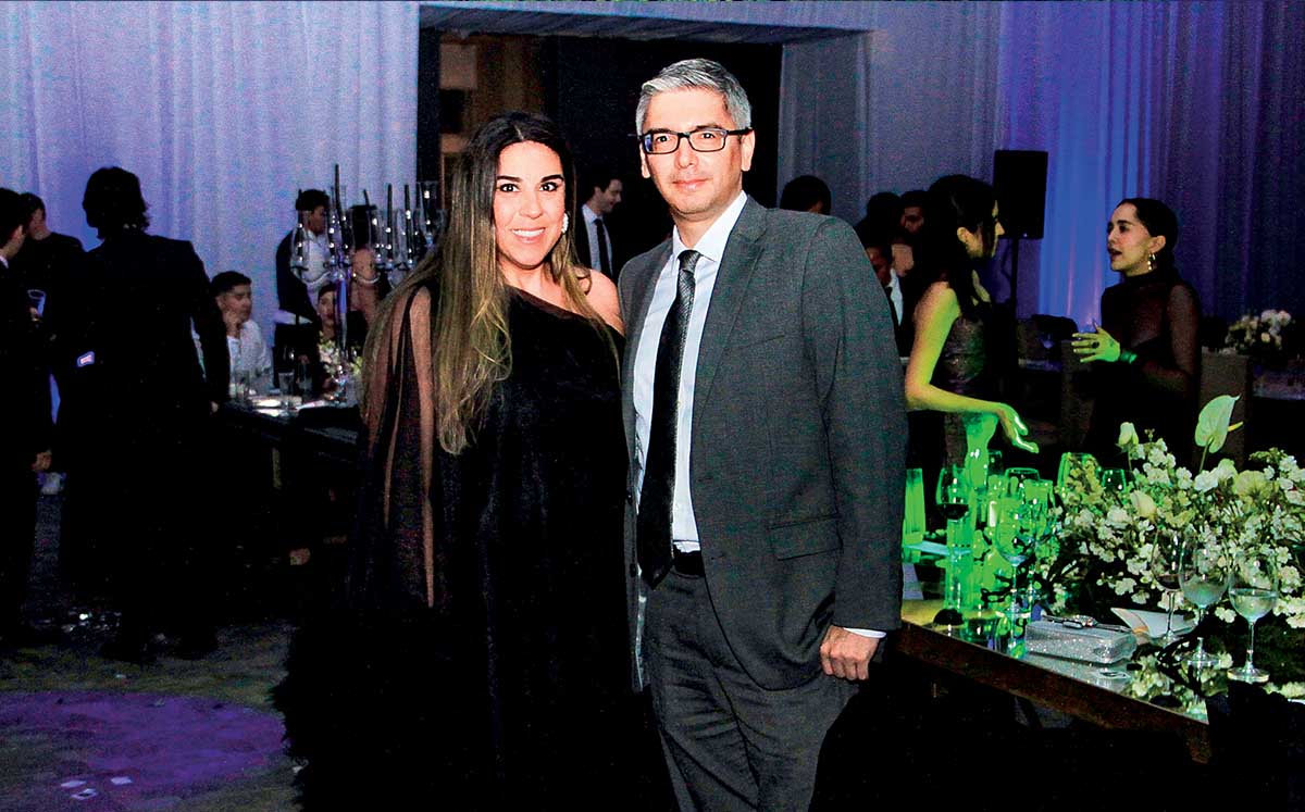 ALEJANDRA LERSUNDI Y GERARDO SÁNCHEZ disfrutaron de un exquisito menú