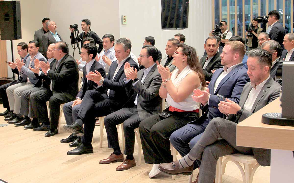 Importante presencia en la inauguración de INFINITI
