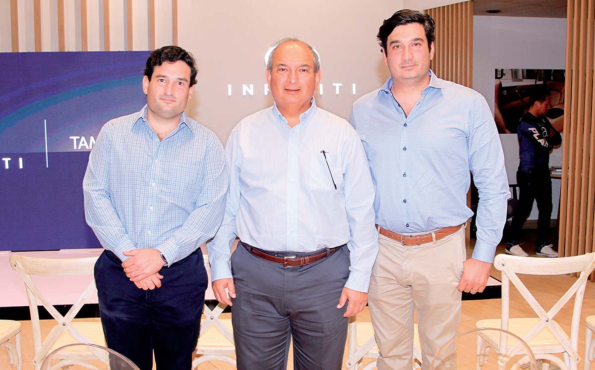 ROBERTO CHARUR, ALEJANDRO  CHARUR Y ALEJANDRO CHARUR nos regalaron sus mejores sonrisas en la inauguración de INFINITI