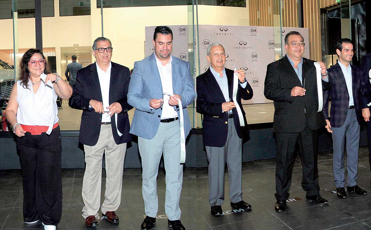 Momentos del corte de listón inaugural